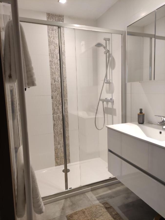Gite A L'Ombre Du Clocher Avec Jacuzzi Et Sauna Privatifs Celles  Экстерьер фото