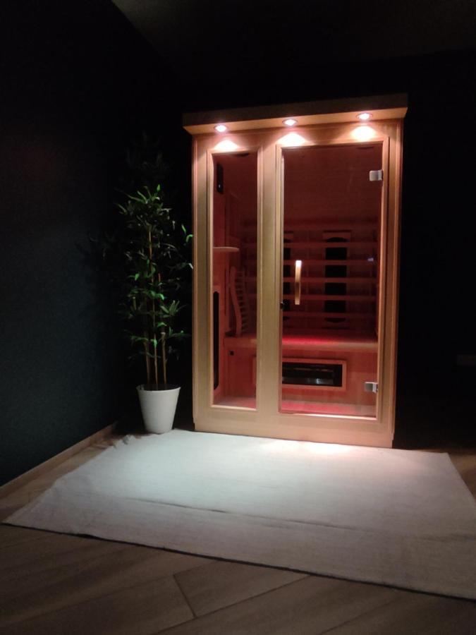 Gite A L'Ombre Du Clocher Avec Jacuzzi Et Sauna Privatifs Celles  Экстерьер фото