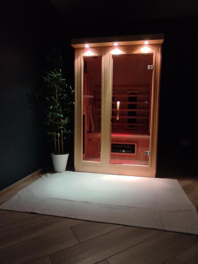 Gite A L'Ombre Du Clocher Avec Jacuzzi Et Sauna Privatifs Celles  Экстерьер фото